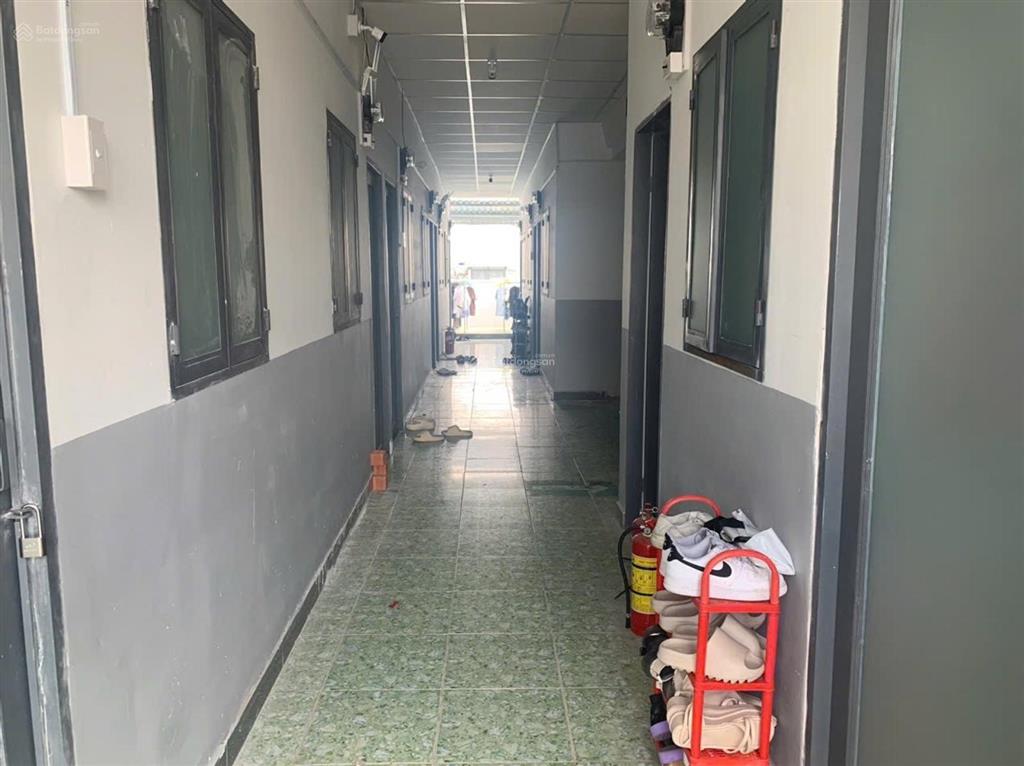 Căn hộ dịch vụ 6 tầng 55 phòng  khoán 80tr  có thang máy  1 trục quang trung xe hơi né  12x24