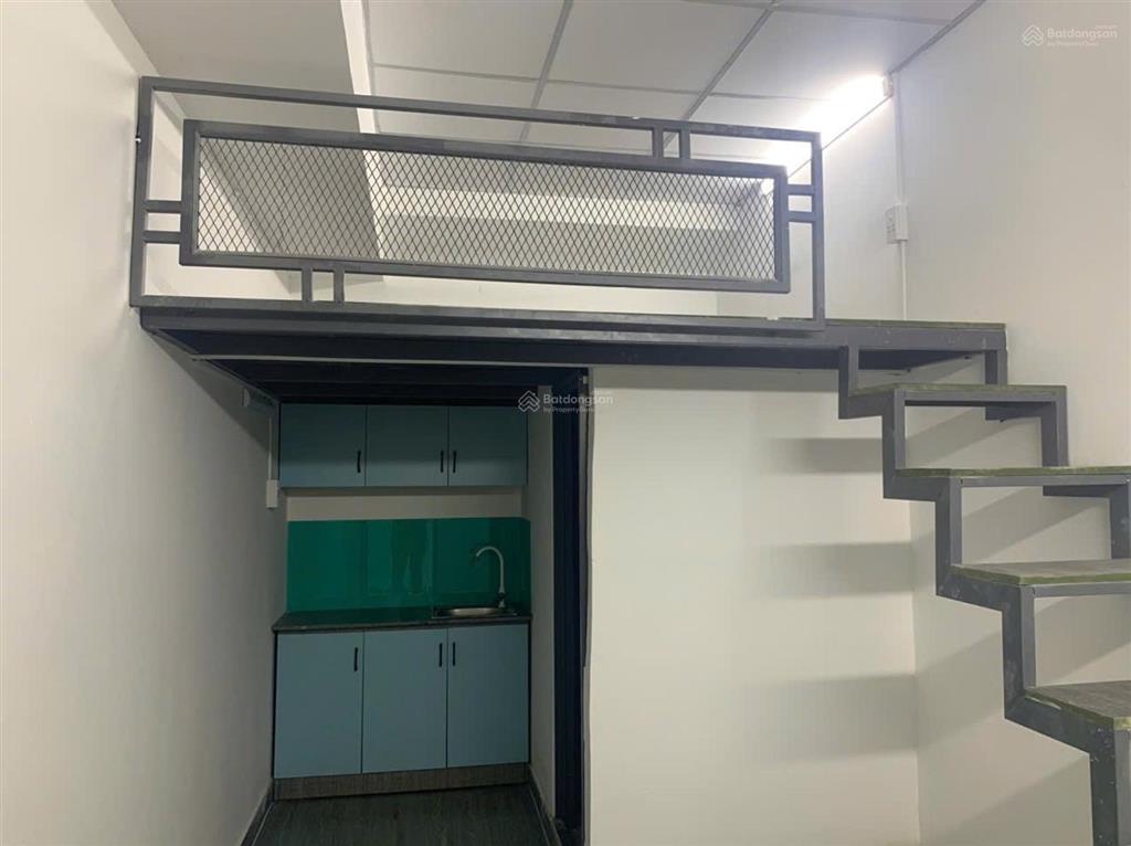 Căn hộ dịch vụ 6 tầng 55 phòng  khoán 80tr  có thang máy  1 trục quang trung xe hơi né  12x24