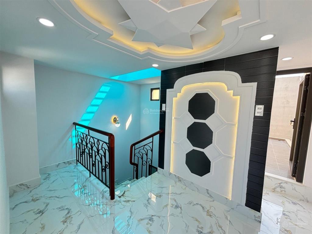 Bán nhà mới nguyễn văn lượng đối diện lotte  1 trục hẻm xe hơi thông  5 tầng  4x11 sát mặt tiền
