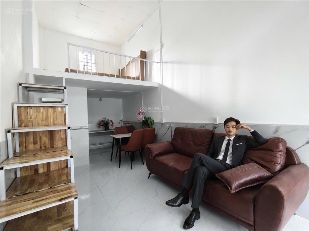 Gần ngã tư bình thái gác cao diện tích rộng có máy lạnh!