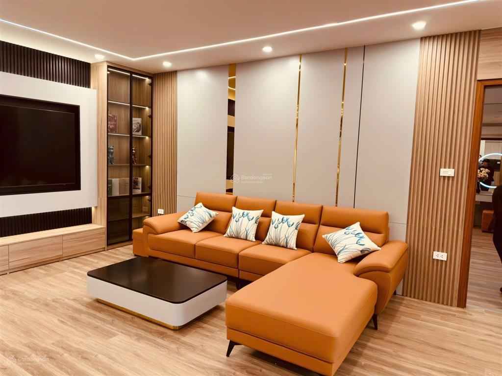 Bán chung cư cao cấp n04 hoàng đạo thuý, dt 134m2 tầng đẹp, nhà sửa chữa cực đẹp