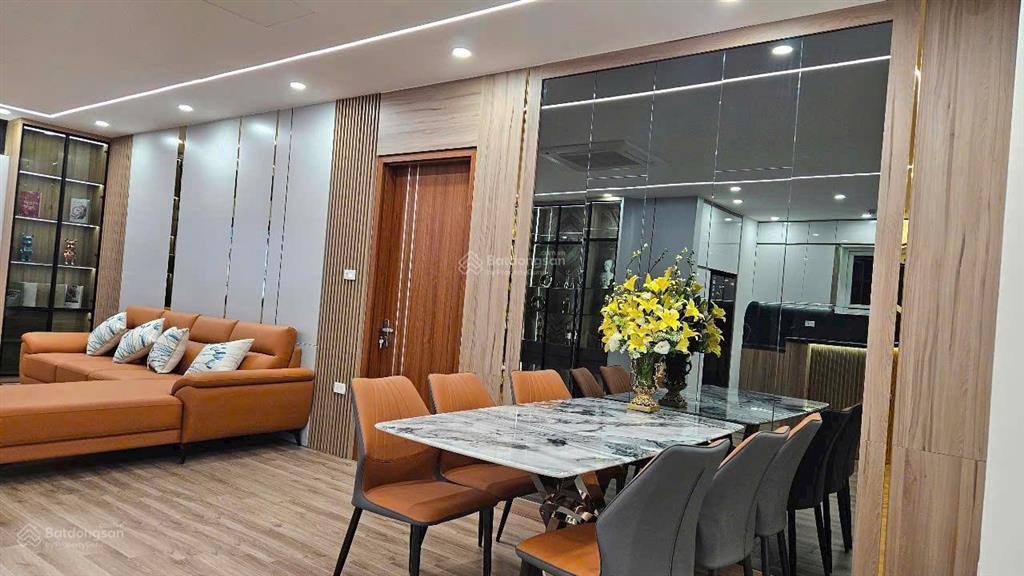 Bán chung cư cao cấp n04 hoàng đạo thuý, dt 134m2 tầng đẹp, nhà sửa chữa cực đẹp