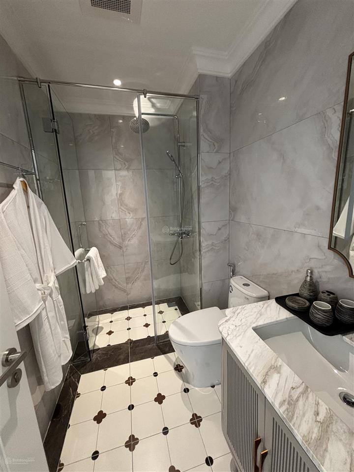 Cho thuê căn hộ vip 140m2, 52 triệu/tháng, nội thất đẹp, full tiện ích