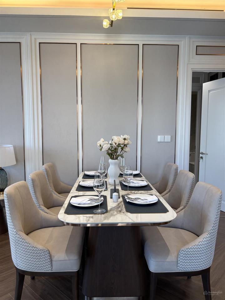 Cho thuê căn hộ vip 140m2, 52 triệu/tháng, nội thất đẹp, full tiện ích