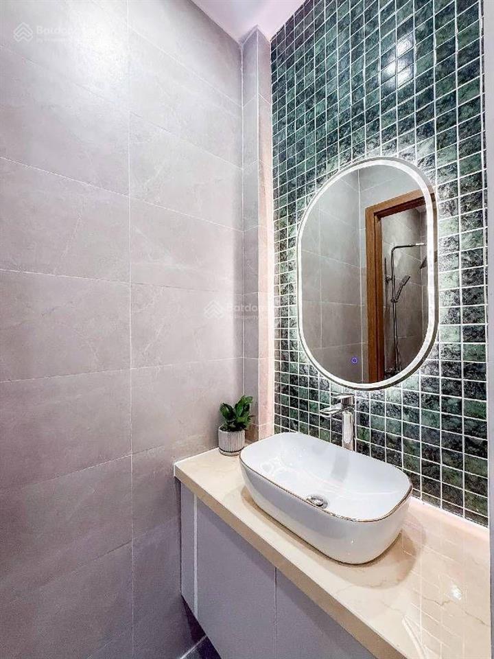 Bán nhà 3 tầng,hẻm 8 m,gần nhà ga t3, tân bình.diện tích sàn 60 m2.chủ giảm 200 tr trước tết