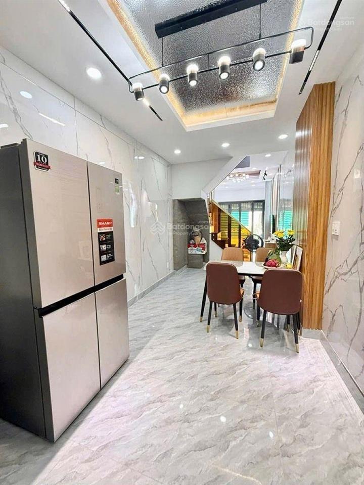 Bán nhà 2 tầng, hẻm xe hơi 6 m thông, lạc long quân, p8, tân bình, diện tích 40m, giá hơn 5 tỷ