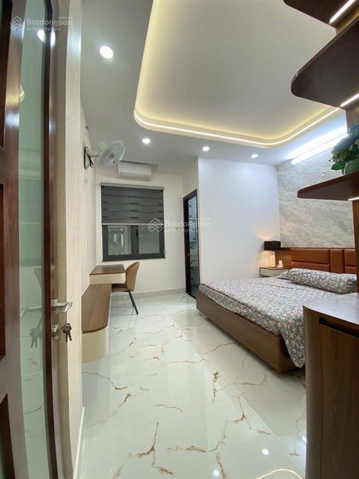 Bán nhà 3 tầng, hẻm 8m,gần lạc long quân, tân bình,diện tích 40 m2,giá hơn 5 tỷ