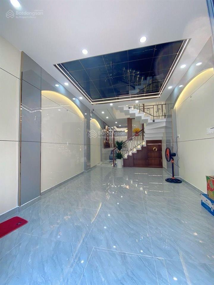 Bán nhà 3 tầng, hẻm 8m,gần lạc long quân, tân bình,diện tích 40 m2,giá hơn 5 tỷ