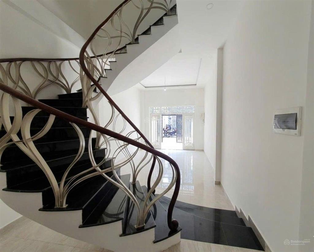Bán nhà 4 tầng,hẻm 6 m, phố quang,p2,tân bình, diện tích 70 m2,giá hơn 13 tỷ