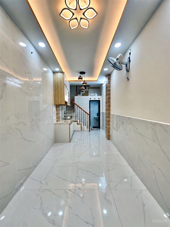 Bán nhà 3 tầng, hẻm xe hơi thông, cmt8, tân bình, diện tích 23 m2, giá hơn 3 tỷ
