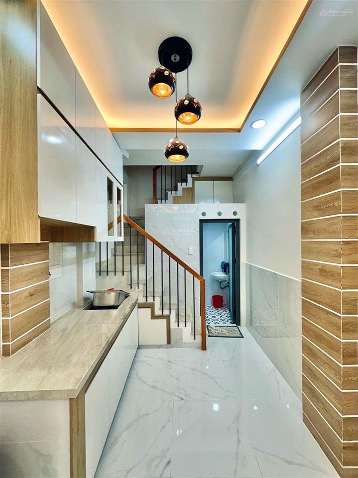 Bán nhà 3 tầng, hẻm xe hơi thông, cmt8, tân bình, diện tích 23 m2, giá hơn 3 tỷ