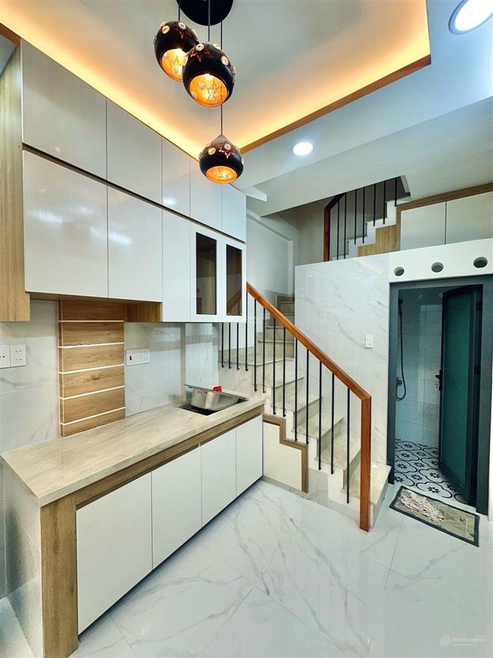 Bán nhà 3 tầng, hẻm xe hơi thông, cmt8, tân bình, diện tích 23 m2, giá hơn 3 tỷ