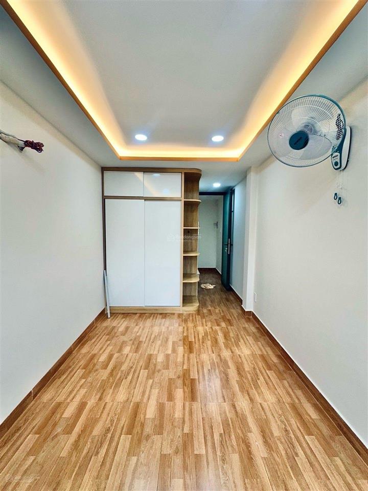 Bán nhà 3 tầng, hẻm xe hơi thông, cmt8, tân bình, diện tích 23 m2, giá hơn 3 tỷ