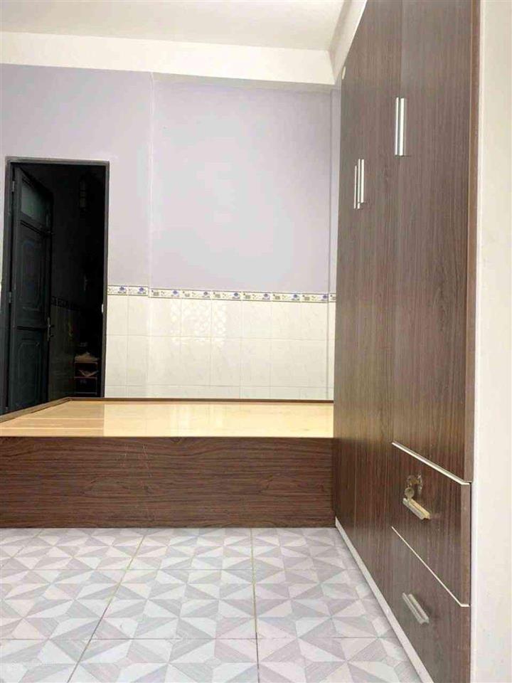 Bán căn hộ dịch vụ,8 tầng hẻm xe hơi thông,cách mạng tháng 8, q10,diện tích 86 m, giá 18 tỷ