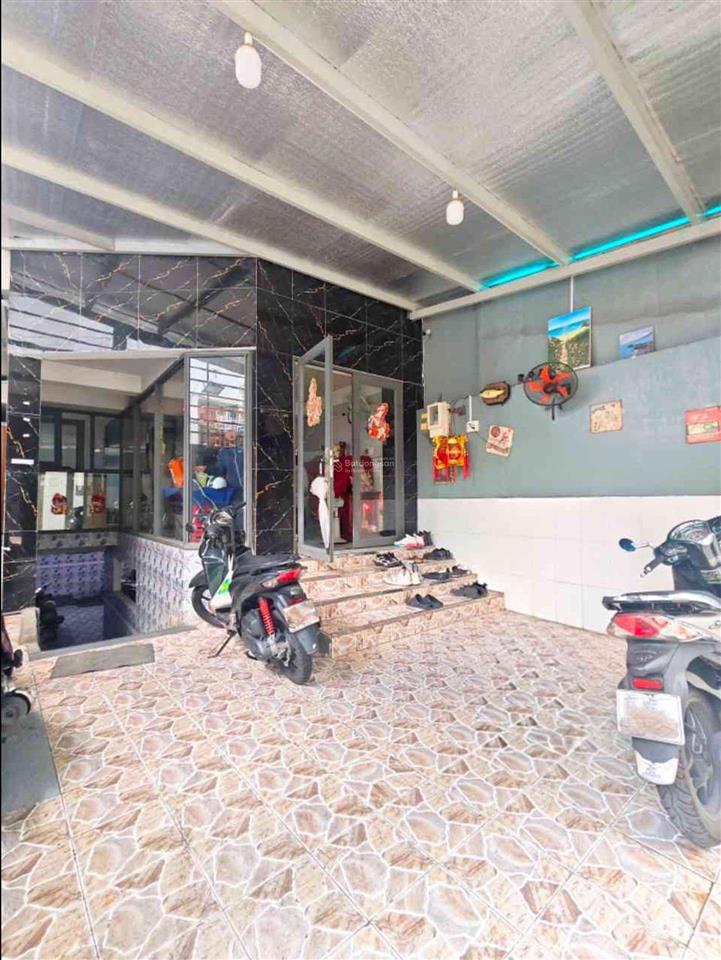 Bán căn hộ dịch vụ,8 tầng hẻm xe hơi thông,cách mạng tháng 8, q10,diện tích 86 m, giá 18 tỷ