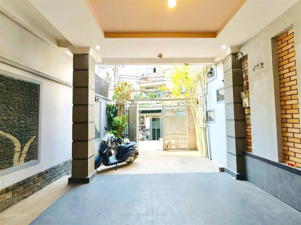 Siêu phẩm tân bình sát mặt tiền chợ phạm văn hai hẻm xe hơi ngang 5m 133m, giá 20 tỷ