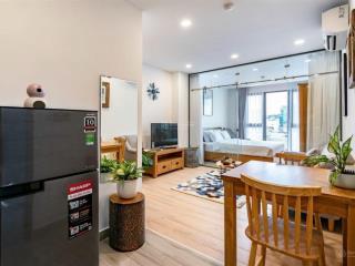 Cho thuê căn hộ 1 phòng ngủ bancol mới 100% ngay tại quận 3, full nội thất mới rộng 45m2