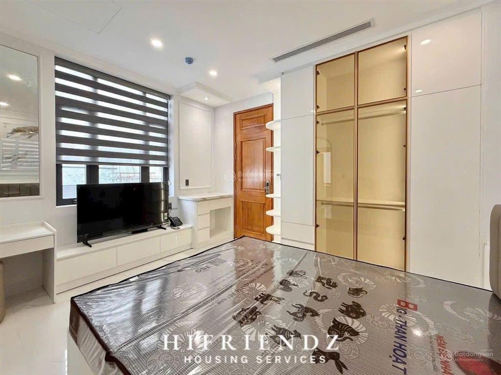 Cho thuê căn hộ 1 phòng ngủ bancol mới rộng 45m2 ngay tại quận 10