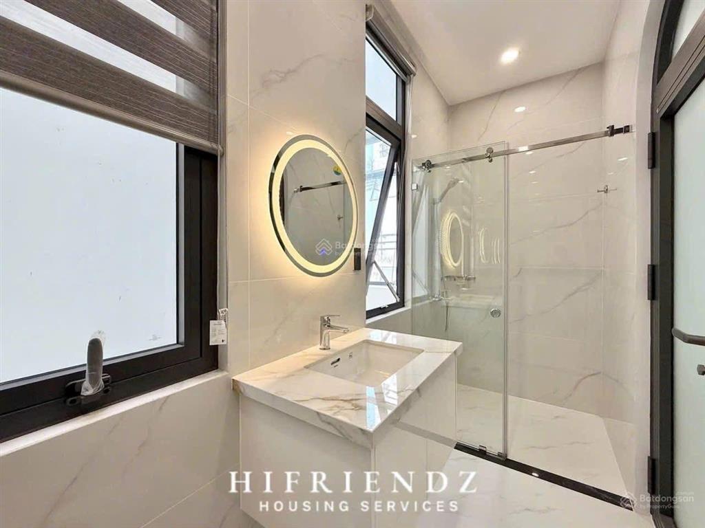 Cho thuê căn hộ 1 phòng ngủ bancol mới rộng 45m2 ngay tại quận 10