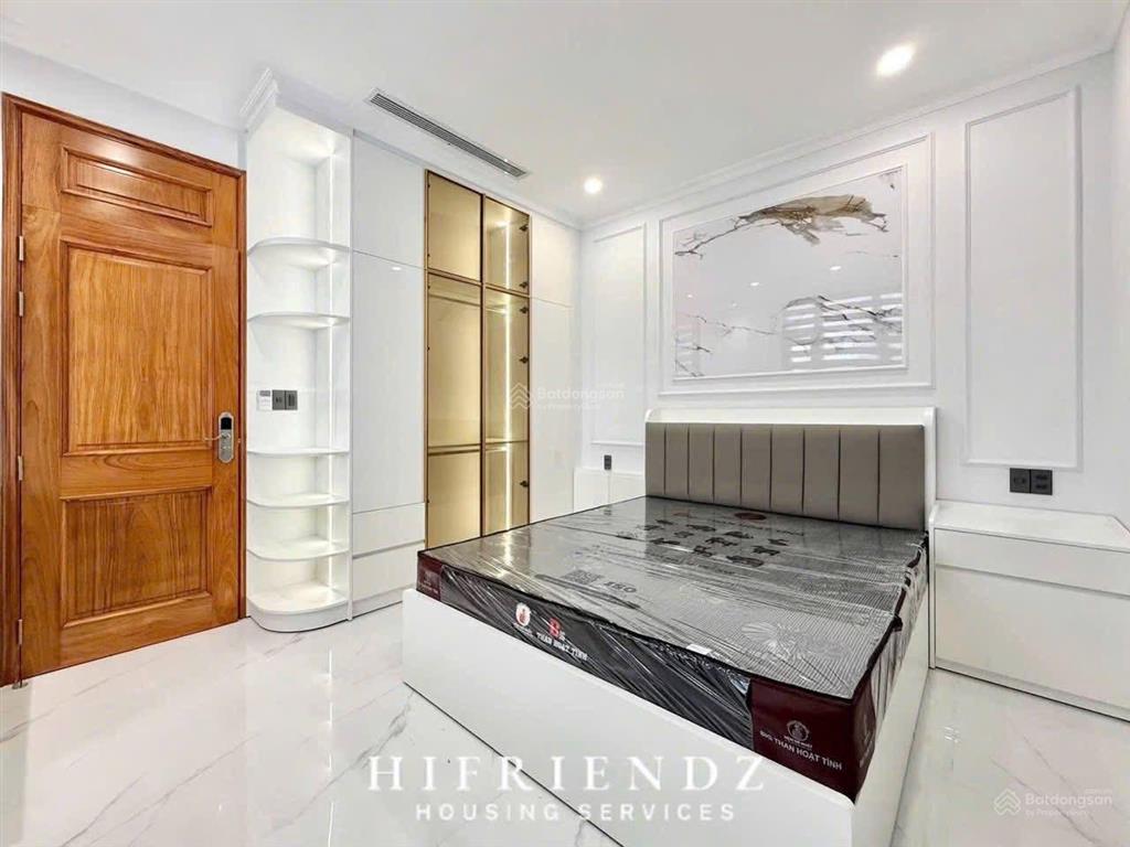 Cho thuê căn hộ 1 phòng ngủ bancol mới rộng 45m2 ngay tại quận 10