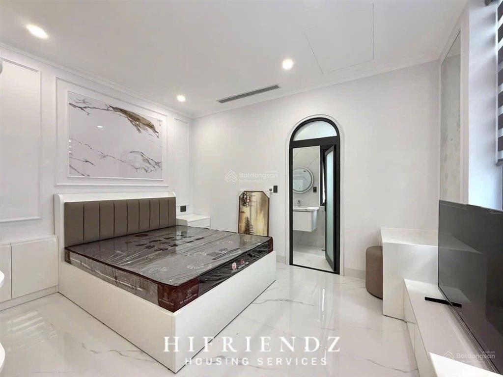 Cho thuê căn hộ 1 phòng ngủ bancol mới rộng 45m2 ngay tại quận 10