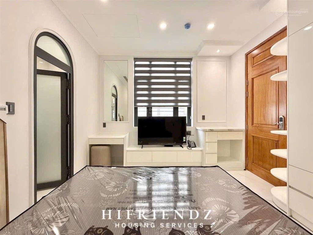 Cho thuê căn hộ 1 phòng ngủ bancol mới rộng 45m2 ngay tại quận 10