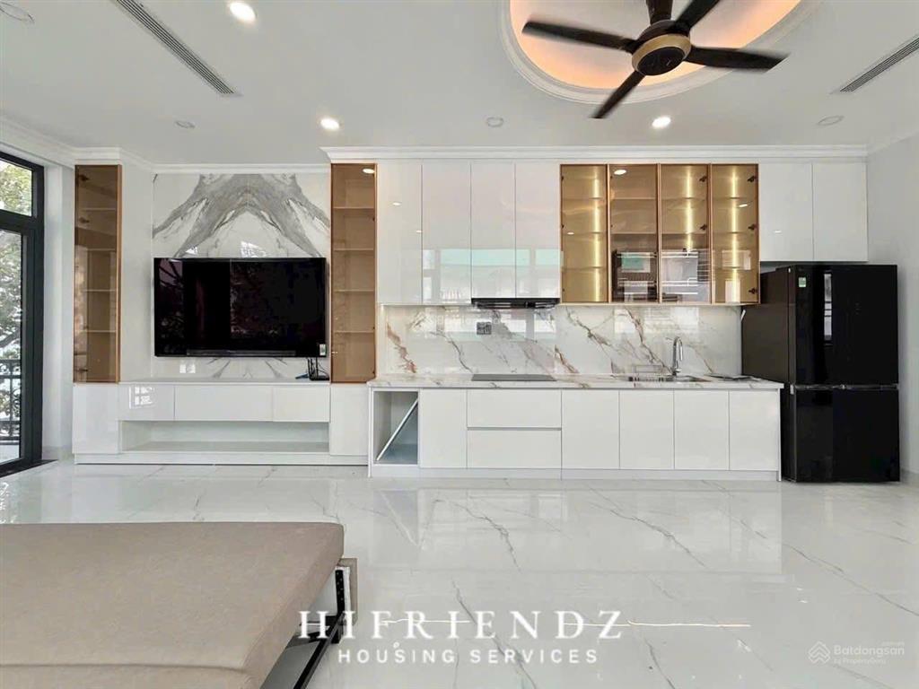 Cho thuê căn hộ 1 phòng ngủ bancol mới rộng 45m2 ngay tại quận 10