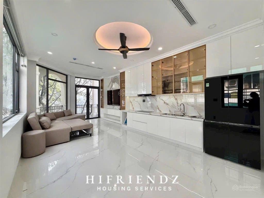 Cho thuê căn hộ 1 phòng ngủ bancol mới rộng 45m2 ngay tại quận 10