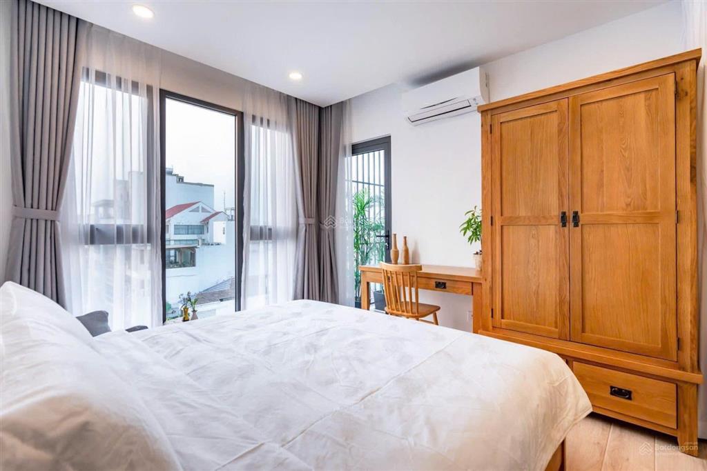 Cho thuê căn hộ 1 phòng ngủ ban công mới 100% ngay tại quận 3, full nội thất mới rộng 45m²