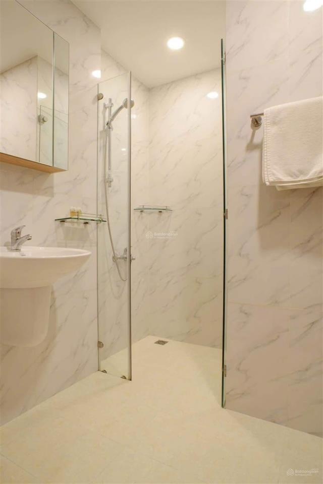 Căn hộ tách bếp ban công rộng 40m2 ngay tại quận 10, full nội thất mới