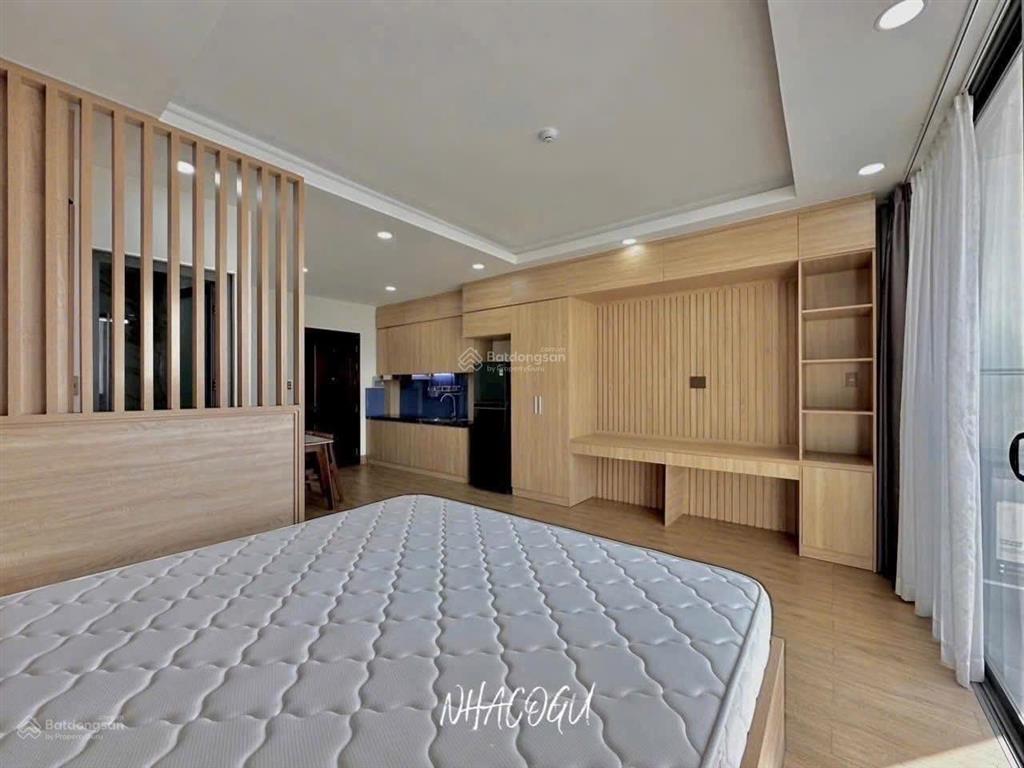 Căn hộ tách bếp ban công rộng 40m2 ngay tại quận 10, full nội thất mới