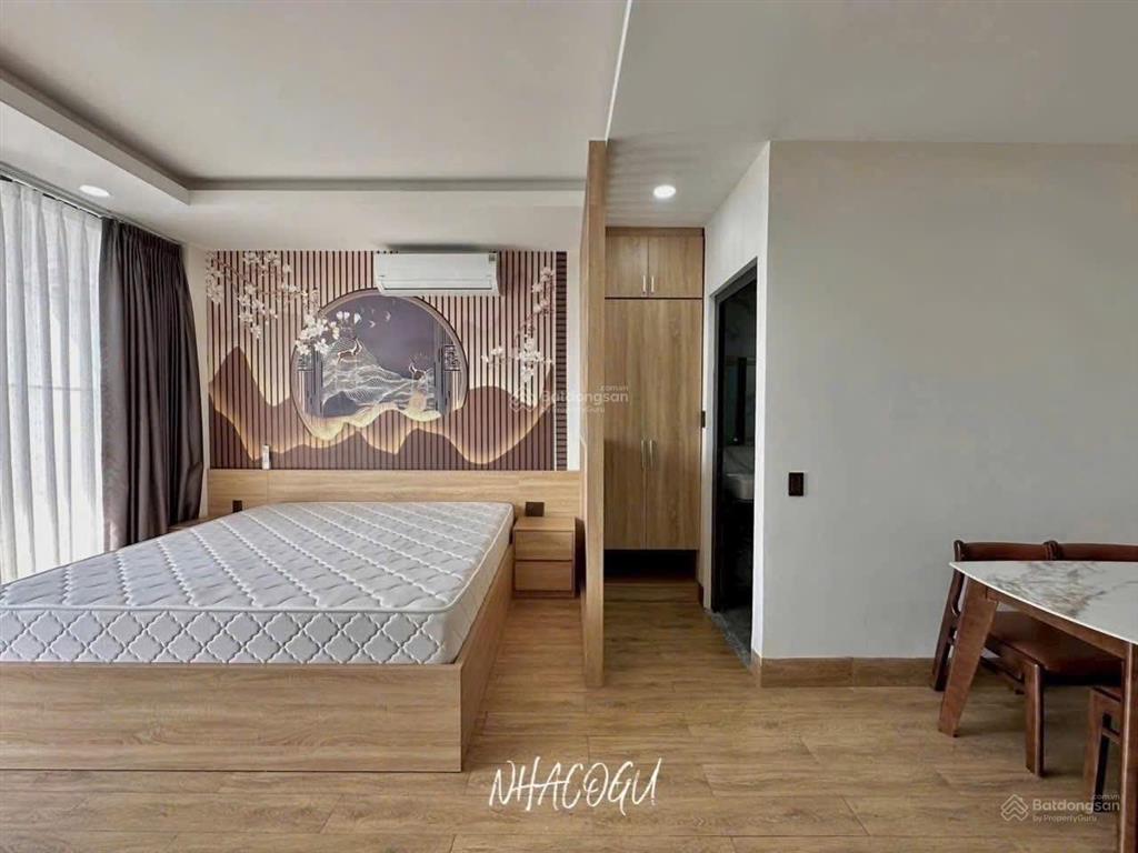 Căn hộ tách bếp ban công rộng 40m2 ngay tại quận 10, full nội thất mới