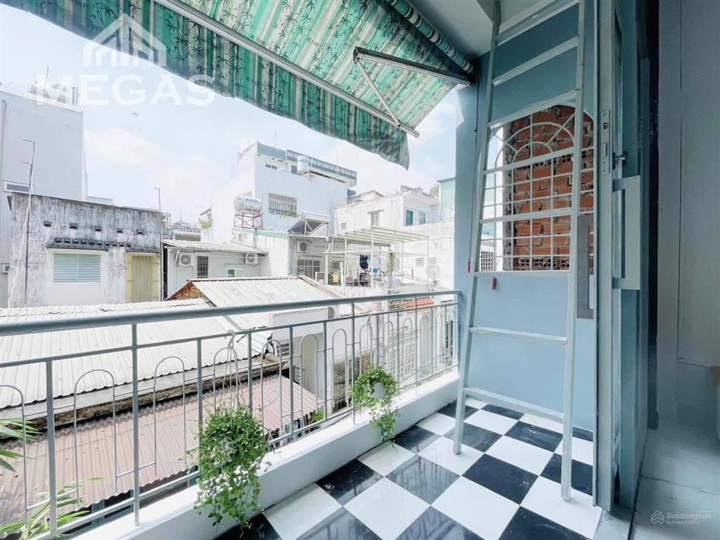 Căn hộ duplex ban công rộng 40m2 ngay tại quận 3, khu vực an ninh tốt