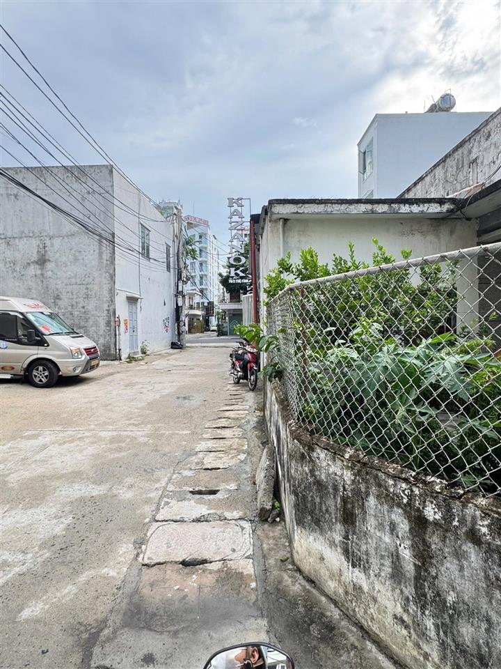 Chủ cần bán 1 ngôi nhà đầu đường tuệ tĩnh đường ô tô 6  8m