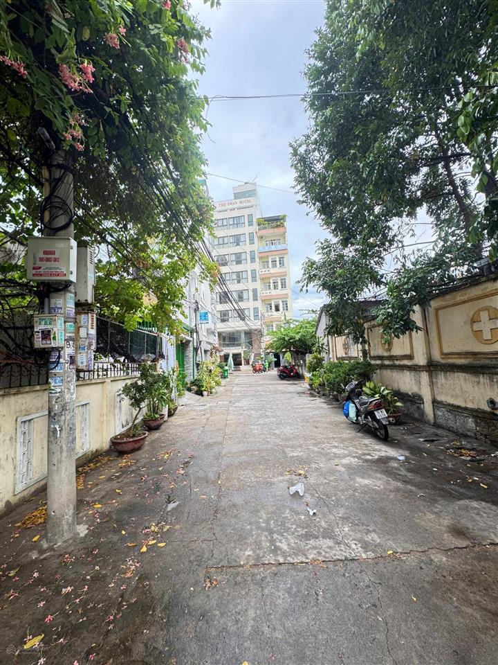 Chủ cần bán 1 ngôi nhà đầu đường tuệ tĩnh đường ô tô 6  8m