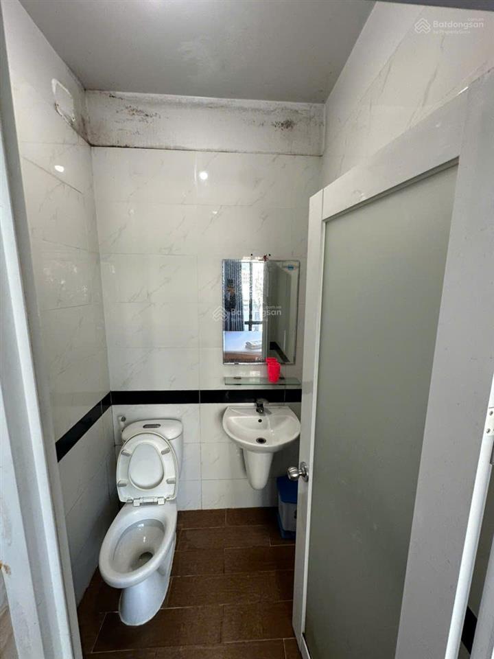Bán khách sạn mt tân quý(5x20m nở hậu, 18p, 18wc tiện làm chdv) 19 tỷ tl