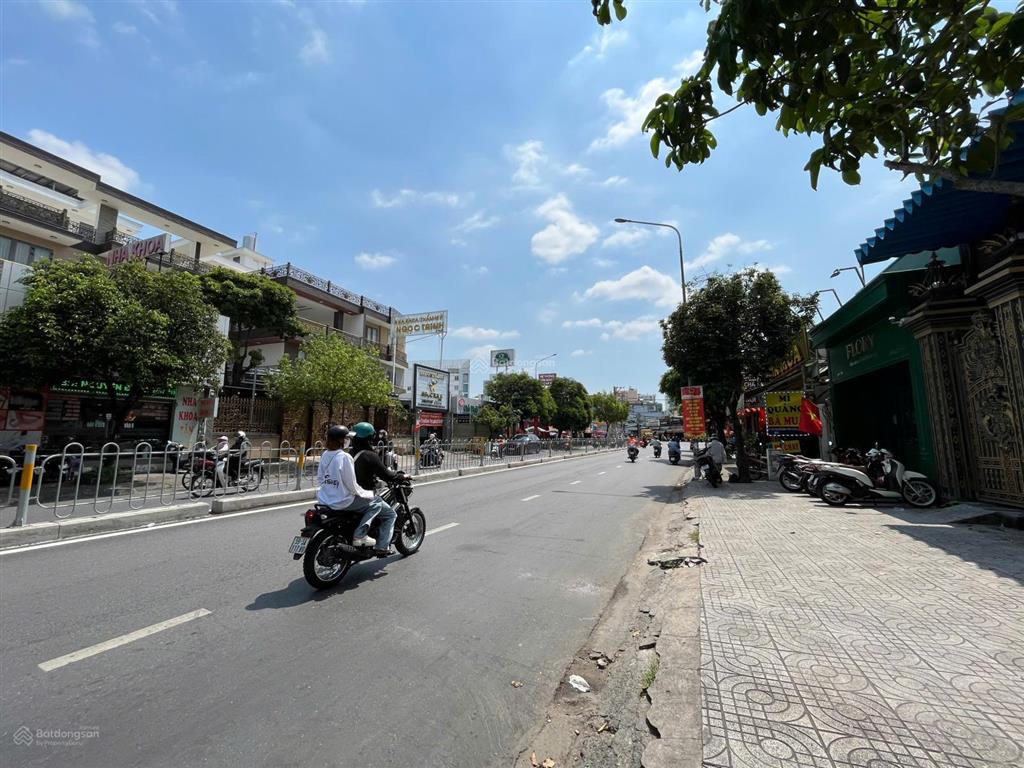 Bán nhà mtkd nguyễn sơn(10.5mx30m tdt 332m2 1 lầu, tiện xây mới làm tòa nhà) giá 50 tỷ tl