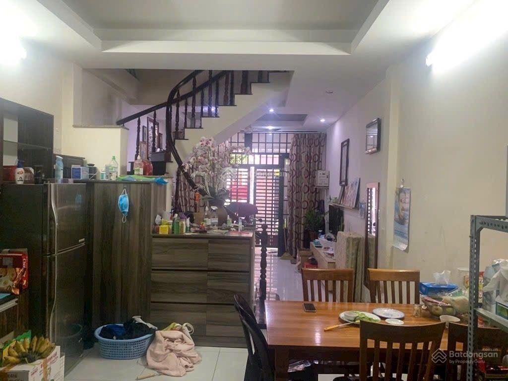 4*16m hơn 4 tỷ  tl nhà 2 tầng ngay lý phục man