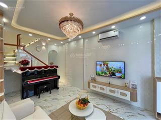 Nhà đẹp ở ngay, 3 tầng, 40m2, full nội thất, cách mạng tháng 8, tân bình, 3pn, 6.9 tỷ