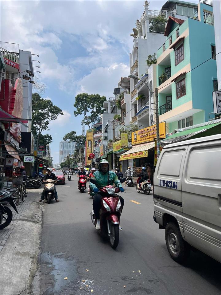 Gần đhkt nguyễn tri phương quận 10, hxh, ngang 4.5m, 5 tầng, 12 phòng, 50m2, tn 360tr/năm,8.85 tỷ