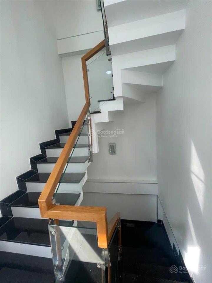 Vip huỳnh văn bánhhồ biểu chánhlê văn sỹ 4 tầnglô góc hẻm xe hơi 4pn vào ở ngay12.25 tỷ