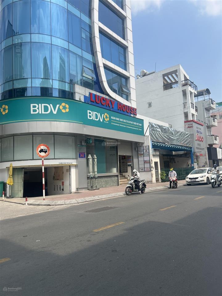 Vip huỳnh văn bánhhồ biểu chánhlê văn sỹ 4 tầnglô góc hẻm xe hơi 4pn vào ở ngay12.25 tỷ