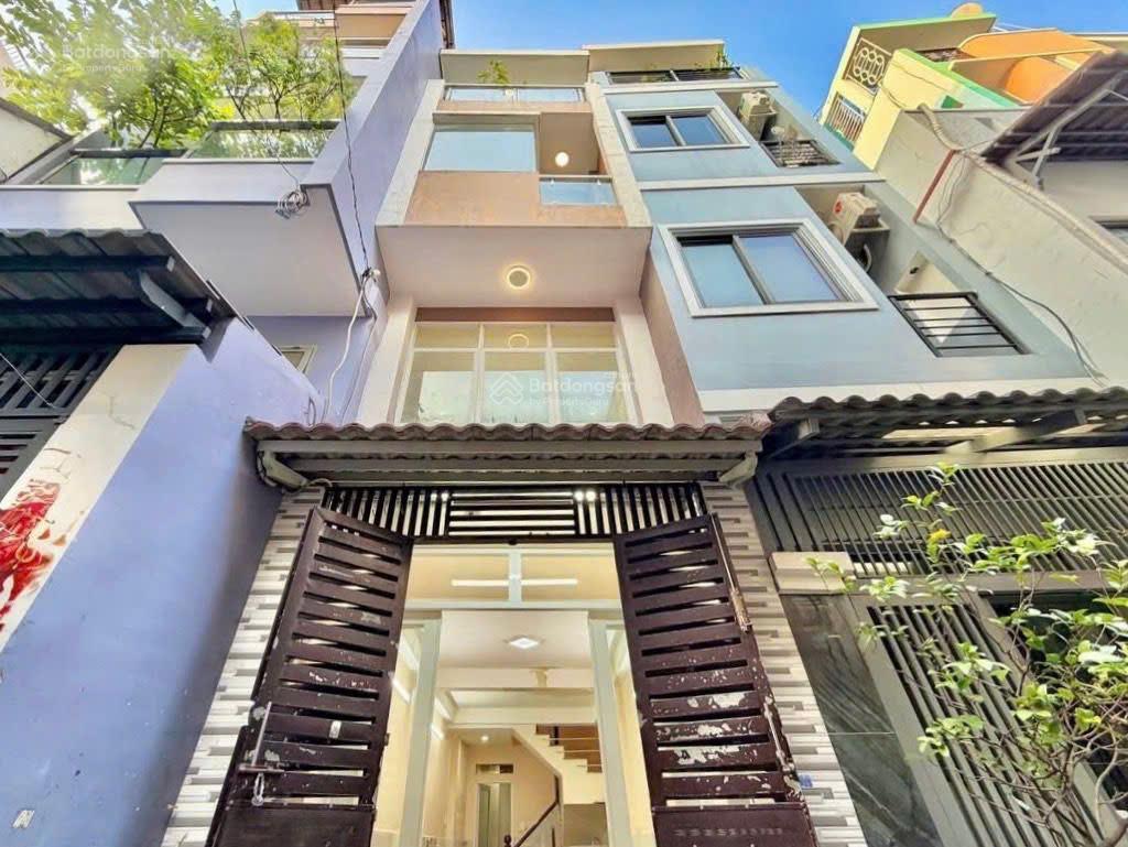 Nguyễn văn trỗi  phan đình phùng  trường sa cách quận 1 một cây cầu  4 tầng 33m2 chỉ 5.x tỉ