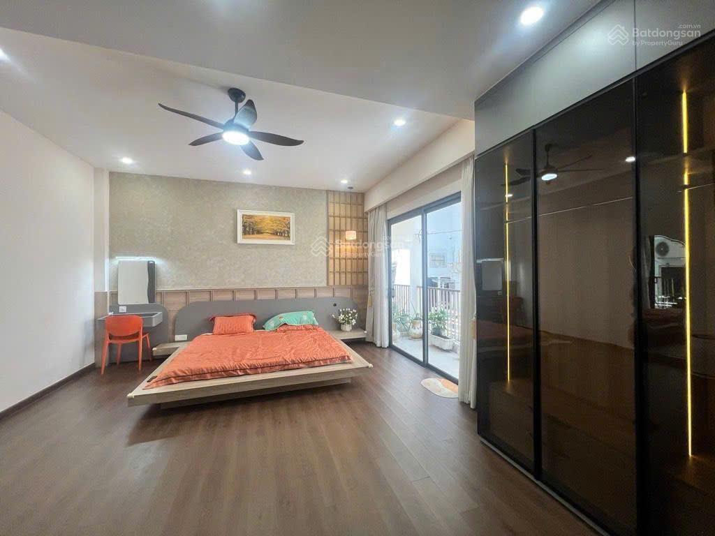 Nhà đẹp ở ngay, 3 tầng, ngang 9.5m, 52m2, gần cách mạng tháng 8, quận 10, 8.58 tỷ