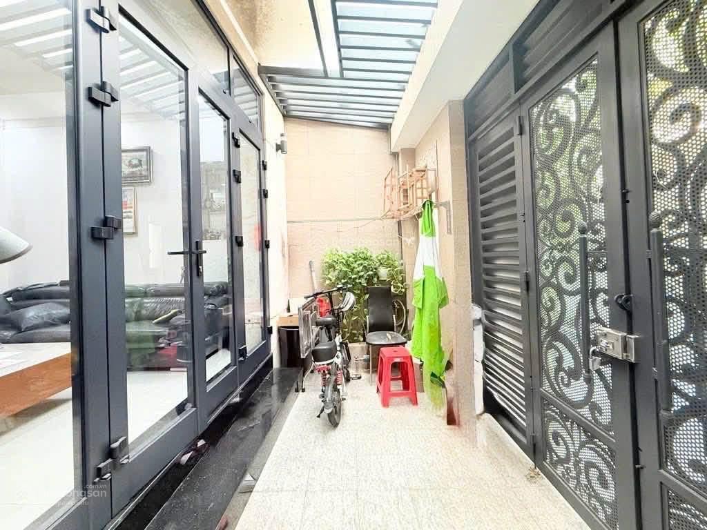 Rẻ, hẻm xe hơi cách mạng tháng 8, gần metro, 4 tầng, 4pn, nở hậu 4.2m, 56m2, 12.15 tỷ