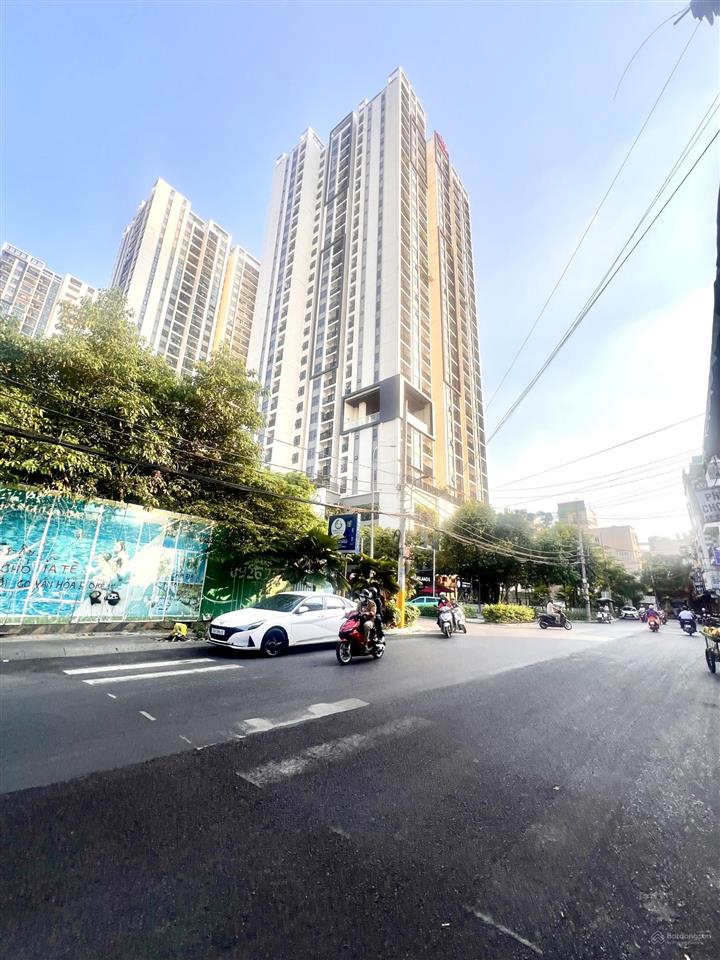 Cách mạng tháng 8 gần hà đô centrosa,hẻm 10m,4 tầng, ngang 4.5m, 64m2, ở&cho thuê 200tr/năm,10.x tỷ