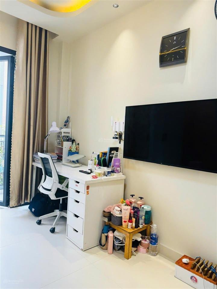Nhà đẹp ở ngay, 56m, 5pn, 3 tầng, hẻm thông điện biên phủcao thắngđường 3/2, 9.25 tỷ