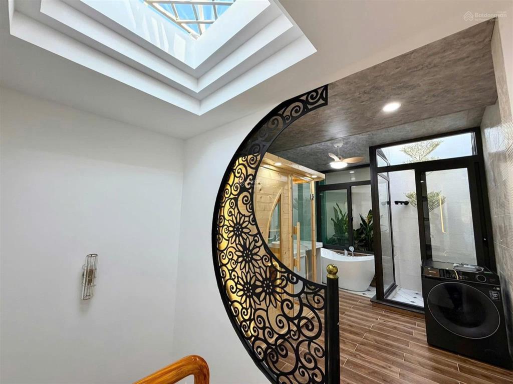 Đoàn thị điểmphan xích long, 4 tầng đẹp mới, hẻm xe hơi 6m thông,5pn, 150m2 sd, 12 tỷ hơn