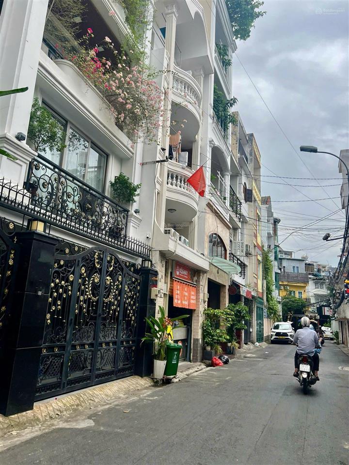 Đoàn thị điểmphan xích long, 4 tầng đẹp mới, hẻm xe hơi 6m thông,5pn, 150m2 sd, 12 tỷ hơn