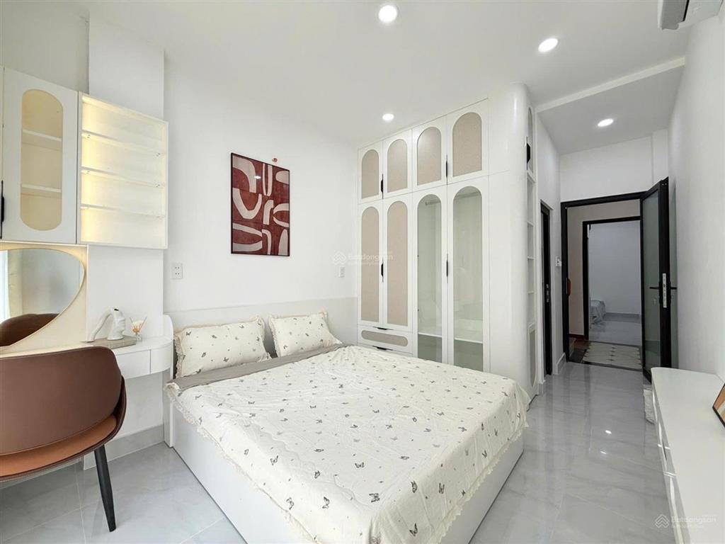 Đoàn thị điểmphan xích long, 4 tầng đẹp mới, hẻm xe hơi 6m thông,5pn, 150m2 sd, 12 tỷ hơn